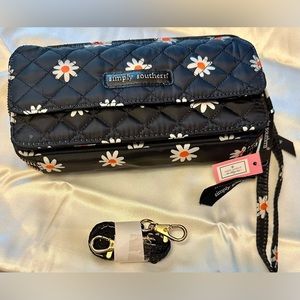 NWT Simply Southern Black & Flower Print Wallet w/ Wristlet & Crossbody Strap🌼